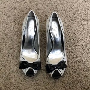 Linea Paola White and black patent peep toe heels